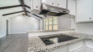 3008 Columbia St in Baytown, TX - Building Photo - Building Photo