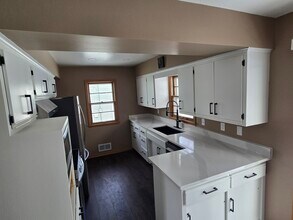 1466 Charlton St in St. Paul, MN - Building Photo - Building Photo