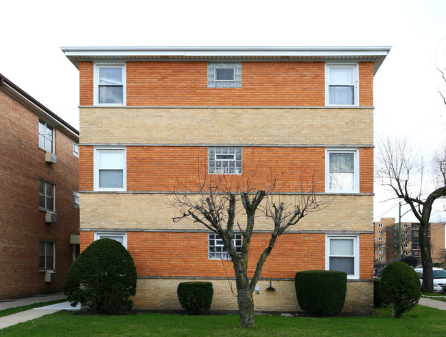 8557 W Catalpa Ave in Chicago, IL - Building Photo - Building Photo