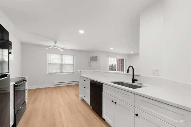 220 S Rush St in Itasca, IL - Building Photo - Building Photo