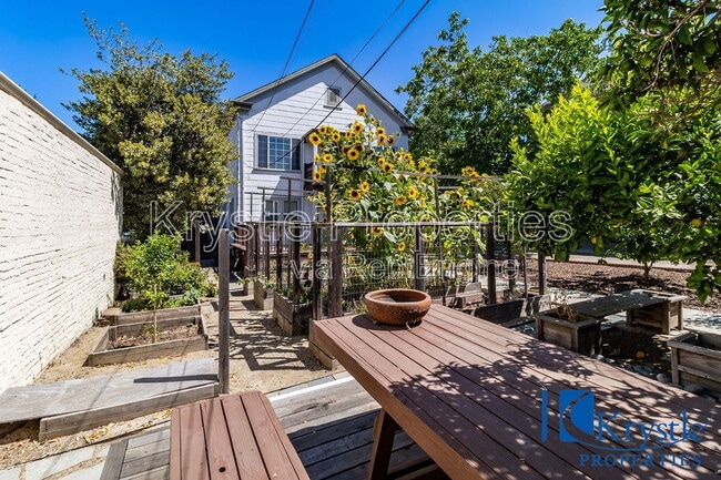 property at 1324 Wanda St