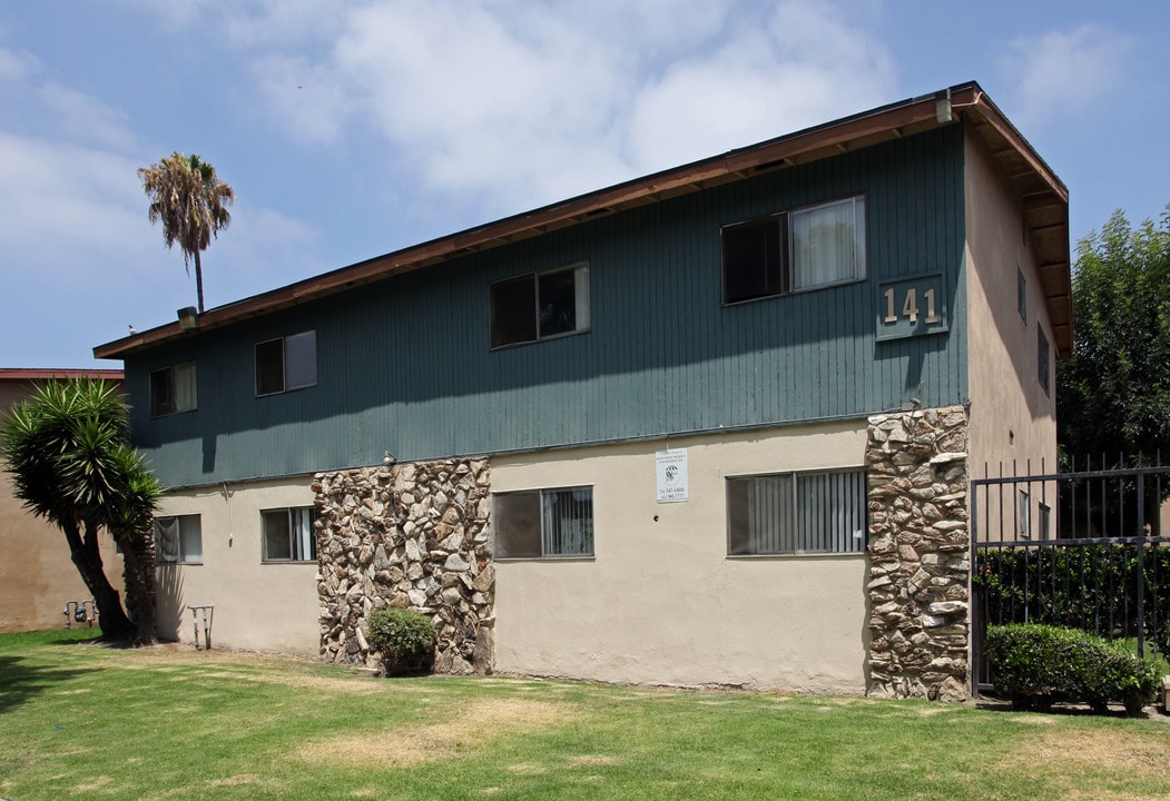 141 Wakefield Ave in Anaheim, CA - Foto de edificio