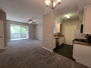 375 Central Ave in Riverside, CA - Foto de edificio - Building Photo