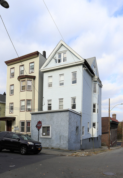 55 Chestnut St in Yonkers, NY - Building Photo