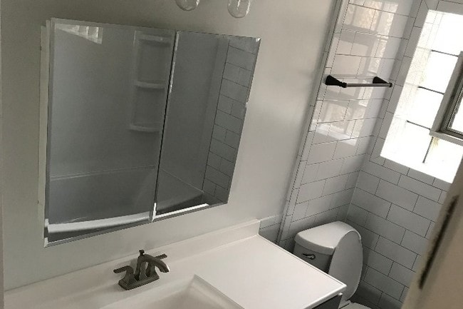 9647 Pacific Ave, Unit 2N in Franklin Park, IL - Foto de edificio - Building Photo