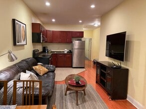 676 N 33rd St in Philadelphia, PA - Building Photo - Building Photo