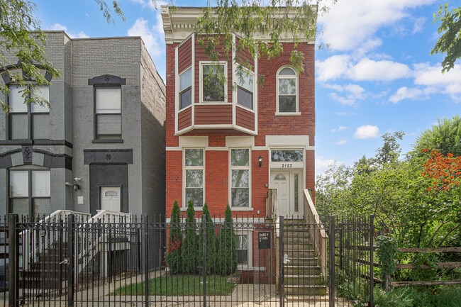 2123 W Adams St in Chicago, IL - Foto de edificio - Building Photo
