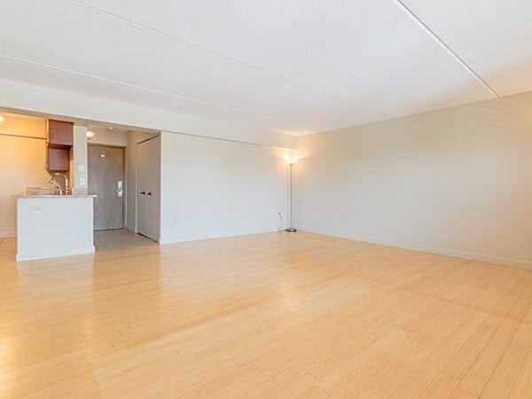 137 Peterborough St, Unit 5E in Boston, MA - Foto de edificio - Building Photo