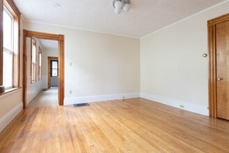105 Pine St in Waltham, MA - Building Photo - Building Photo