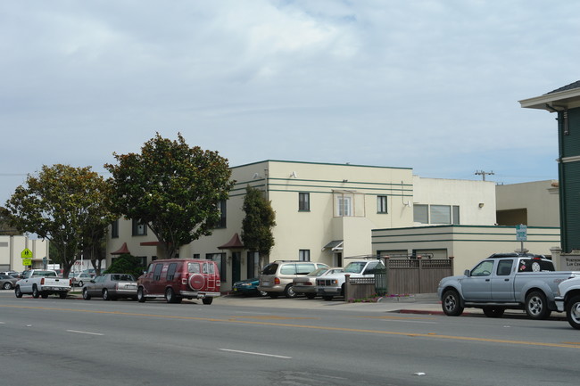 Lee Apartments in Salinas, CA - Building Photo - Building Photo