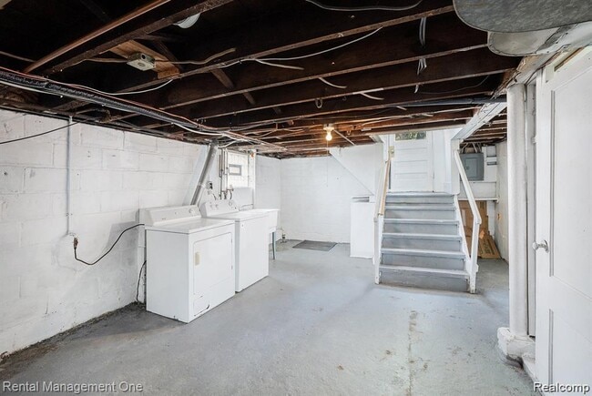 838 Pinecrest Dr in Ferndale, MI - Building Photo - Building Photo