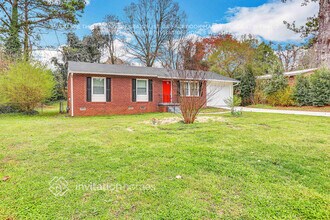 104 Shepherd Dr in Stockbridge, GA - Foto de edificio - Building Photo