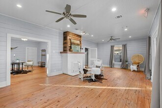 915 N Center St in Bonham, TX - Building Photo - Building Photo