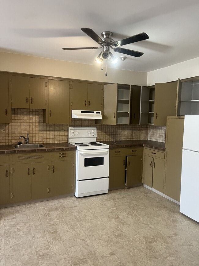 property at 615 Chalmers Ct