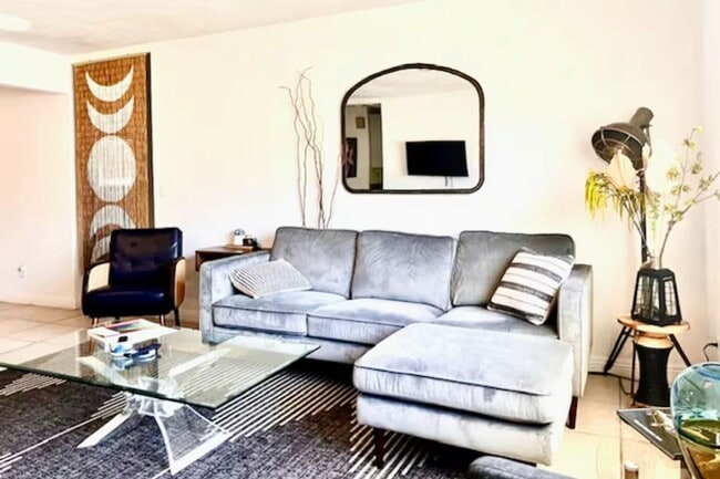 property at 945 N Buttonwillow Cir