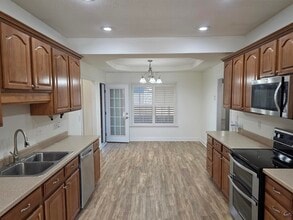 604 Twelve Oaks Dr in Warner Robins, GA - Building Photo - Building Photo