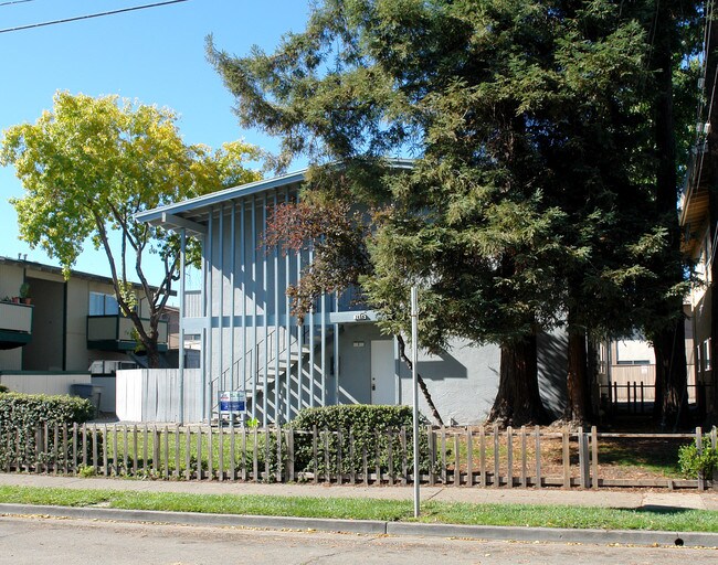 2829 Apple Valley Ln in Santa Rosa, CA - Foto de edificio - Building Photo