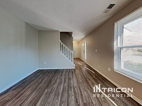 3701 Broad Oak Dr in Charlotte, NC - Building Photo - Building Photo