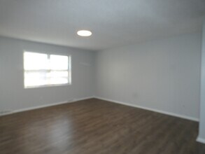 5220 NE 57th St in Kansas City, MO - Building Photo - Building Photo