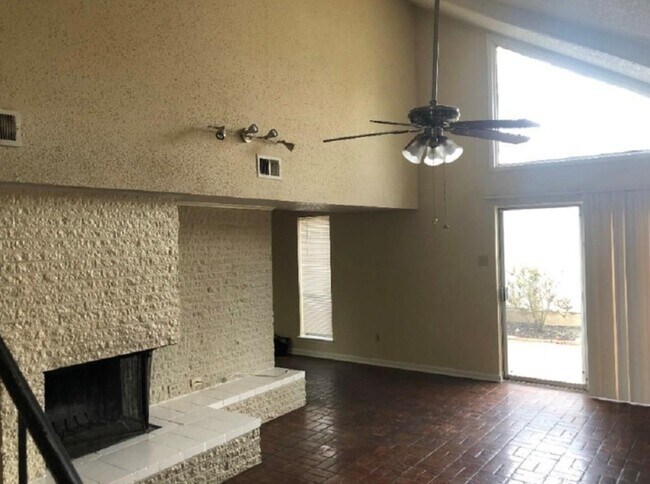 13511 Red Fern Ln in Dallas, TX - Foto de edificio - Building Photo