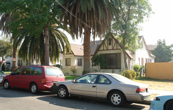 906 Raleigh St in Glendale, CA - Building Photo - Building Photo