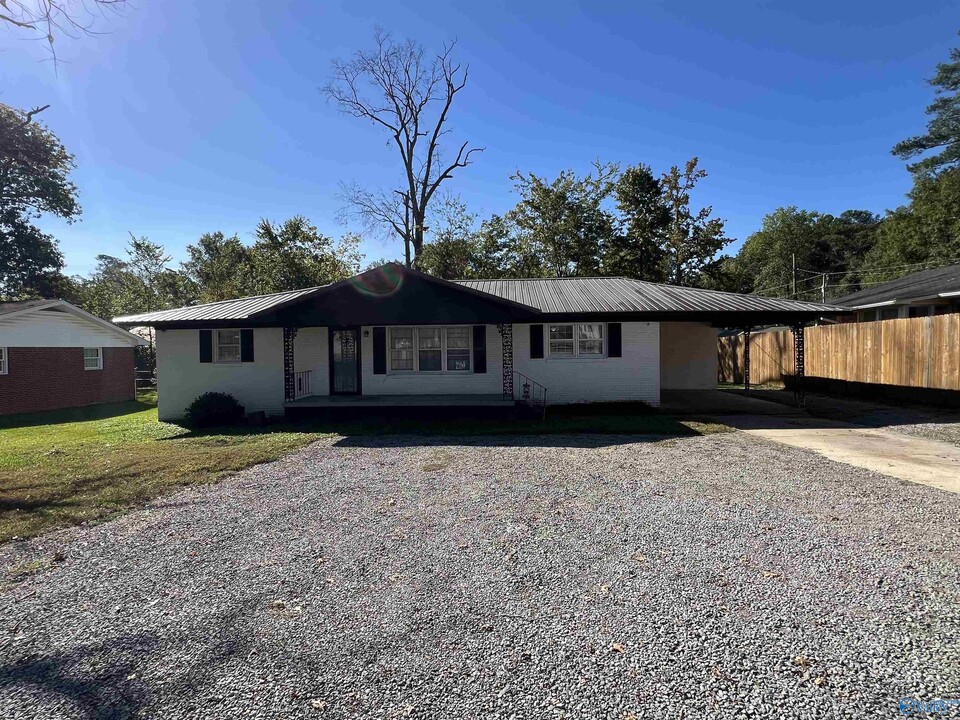 304 Longhorn Pass NW in Hartselle, AL - Building Photo