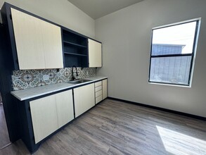 208 NW E St in Ardmore, OK - Foto de edificio - Building Photo