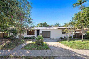 1240 NE 138th St in North Miami, FL - Building Photo