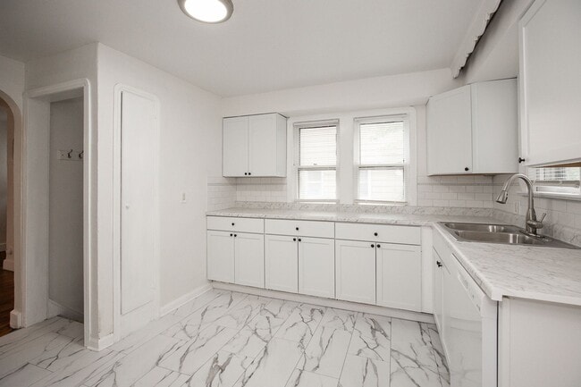 21180 Westport Ave in Euclid, OH - Building Photo - Building Photo