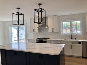 1 Wagon Wheel Ln in Falmouth, ME - Building Photo - Building Photo