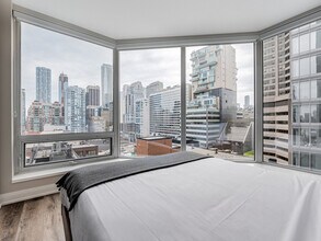 156 Cumberland St, Unit SI ID1495833P in Toronto, ON - Building Photo - Building Photo