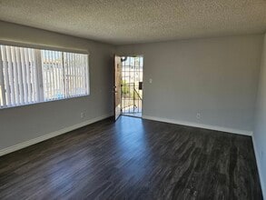10440 Western Ave in Downey, CA - Building Photo - Building Photo