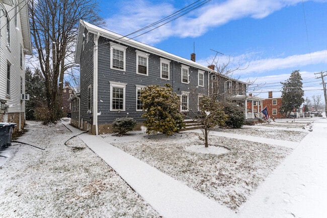 20 Park Ave, Unit 20B in Flemington, NJ - Foto de edificio - Building Photo