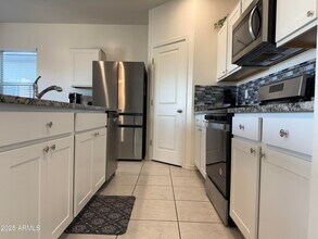 5542 W Moody Trl in Phoenix, AZ - Building Photo - Building Photo