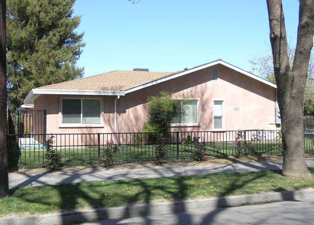 127 Elliot St in Woodland, CA - Building Photo