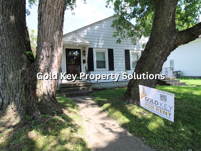 property at 1302-1304 W 2nd St