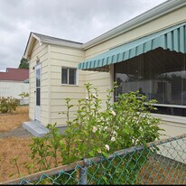 2120 Laurel St in Shelton, WA - Building Photo