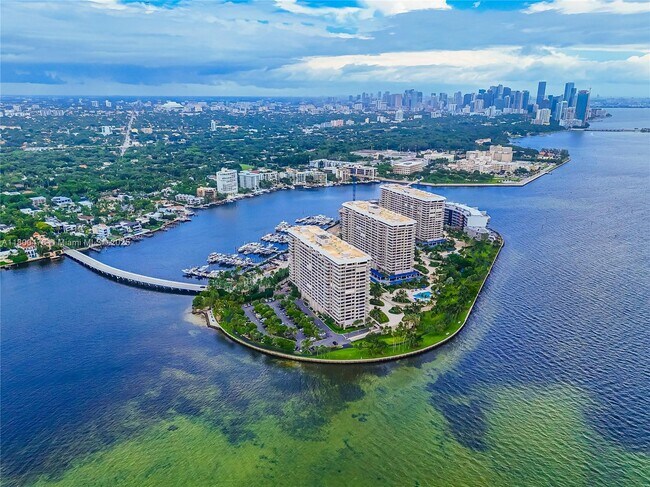 property at 3 Grove Isle Dr