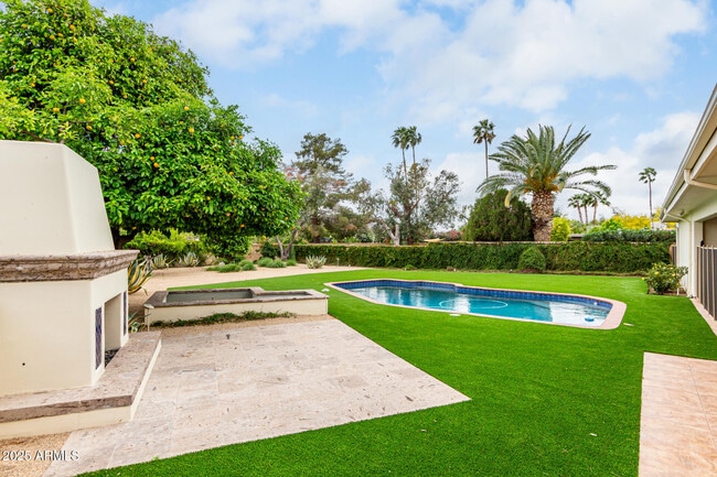 property at 10243 N 58th Pl