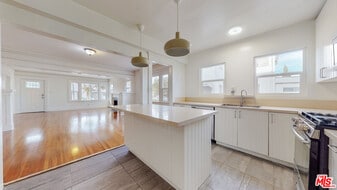 1436 S Norton Ave in Los Angeles, CA - Building Photo