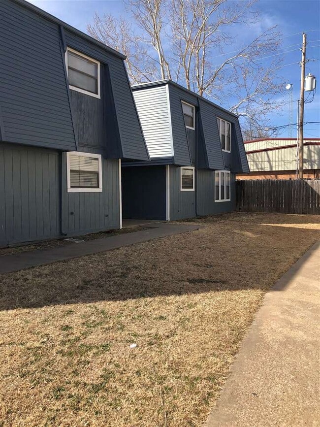 902 NE Tortoise Dr in Lawton, OK - Building Photo - Building Photo