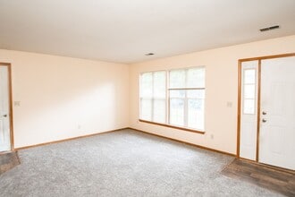 1971 Laura Ln in Chesterton, IN - Building Photo - Building Photo