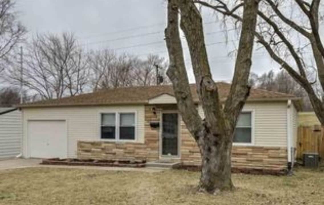 7316 S 71st Ave in La Vista, NE - Building Photo