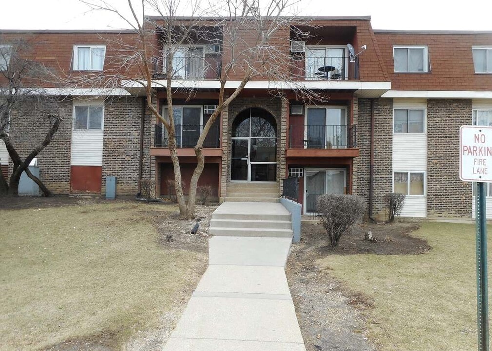 1075 Knoll Ln, Unit 101 in Hoffman Estates, IL - Foto de edificio