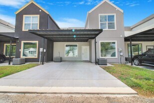 706 W Seminole Ave in Pharr, TX - Building Photo