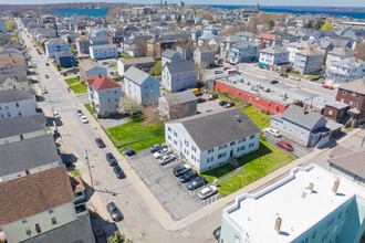 71 Mystic ST in Fall River, MA - Foto de edificio - Building Photo