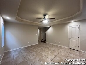7042 Lakeview Dr. in San Antonio, TX - Foto de edificio - Building Photo
