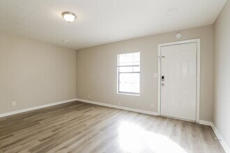 4303 Anvers Blvd in Jacksonville, FL - Foto de edificio - Building Photo