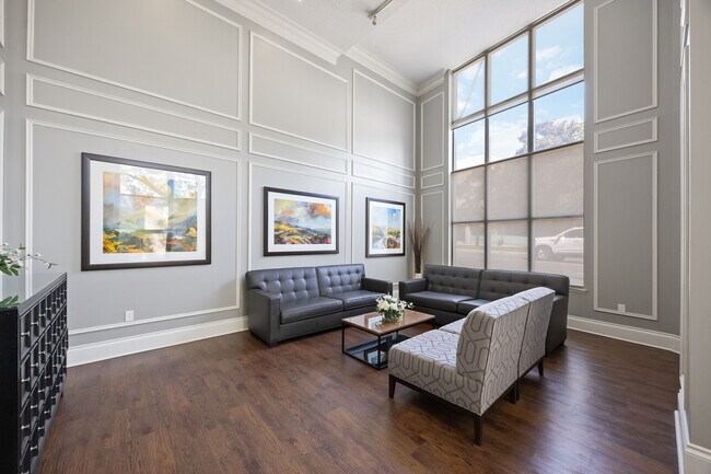 300 Balliol St in Toronto, ON - Building Photo - Building Photo