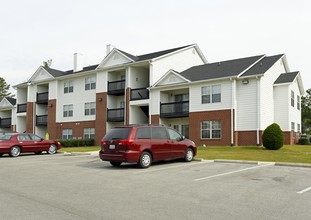 Pines at Barnes Crossing in Tupelo, MS - Building Photo - Building Photo